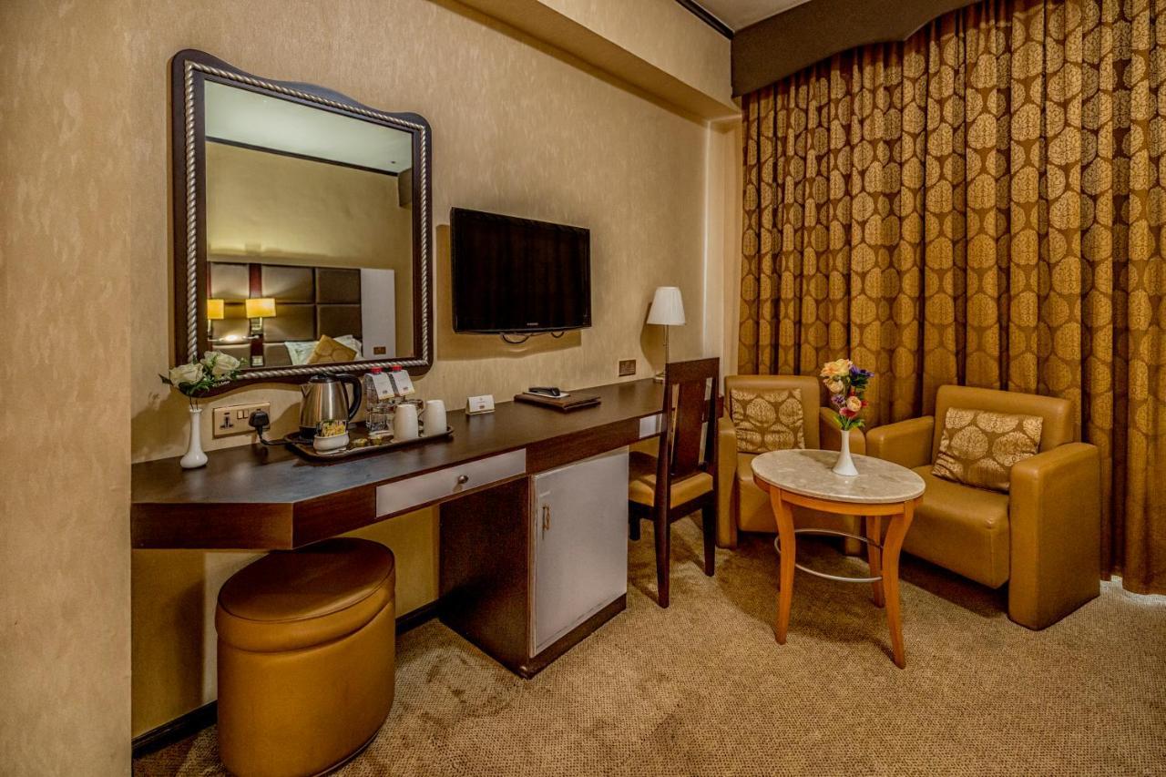 The Park Hotel Formerly Dubai Bagian luar foto