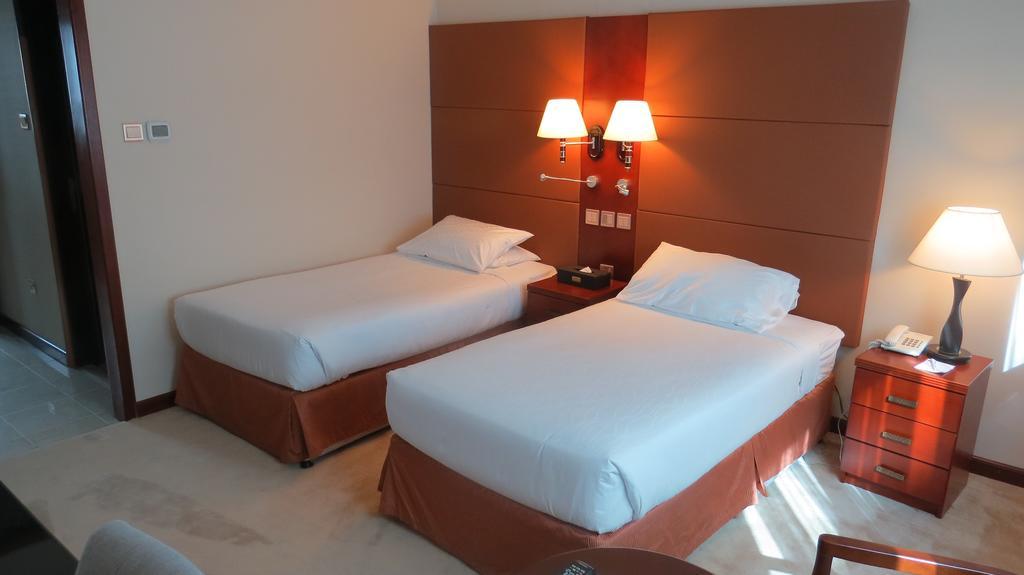 The Park Hotel Formerly Dubai Bagian luar foto