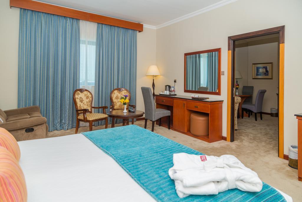 The Park Hotel Formerly Dubai Bagian luar foto