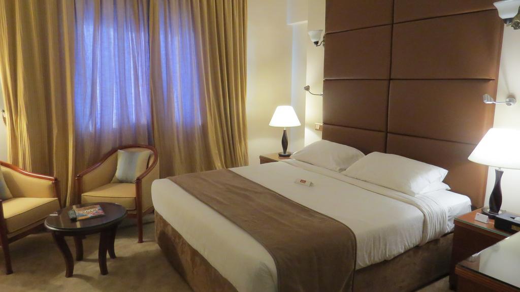 The Park Hotel Formerly Dubai Bagian luar foto