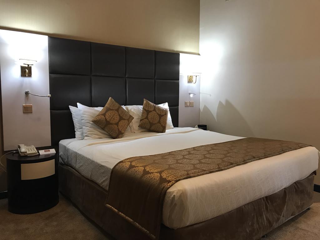 The Park Hotel Formerly Dubai Bagian luar foto