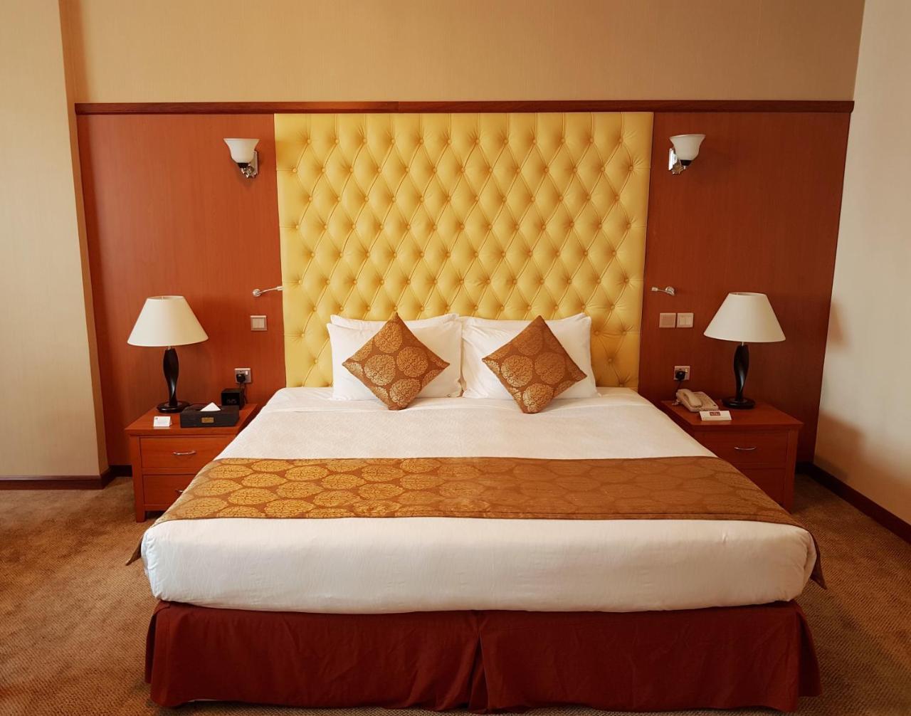 The Park Hotel Formerly Dubai Bagian luar foto
